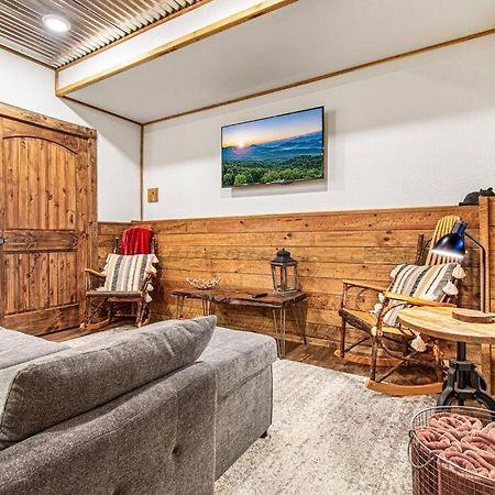 Cherry Log Summit Cabin By Bk Stays - Family Friendly - Playground - Game Room - Jacuzzi - Amazing Mountain Views المظهر الخارجي الصورة