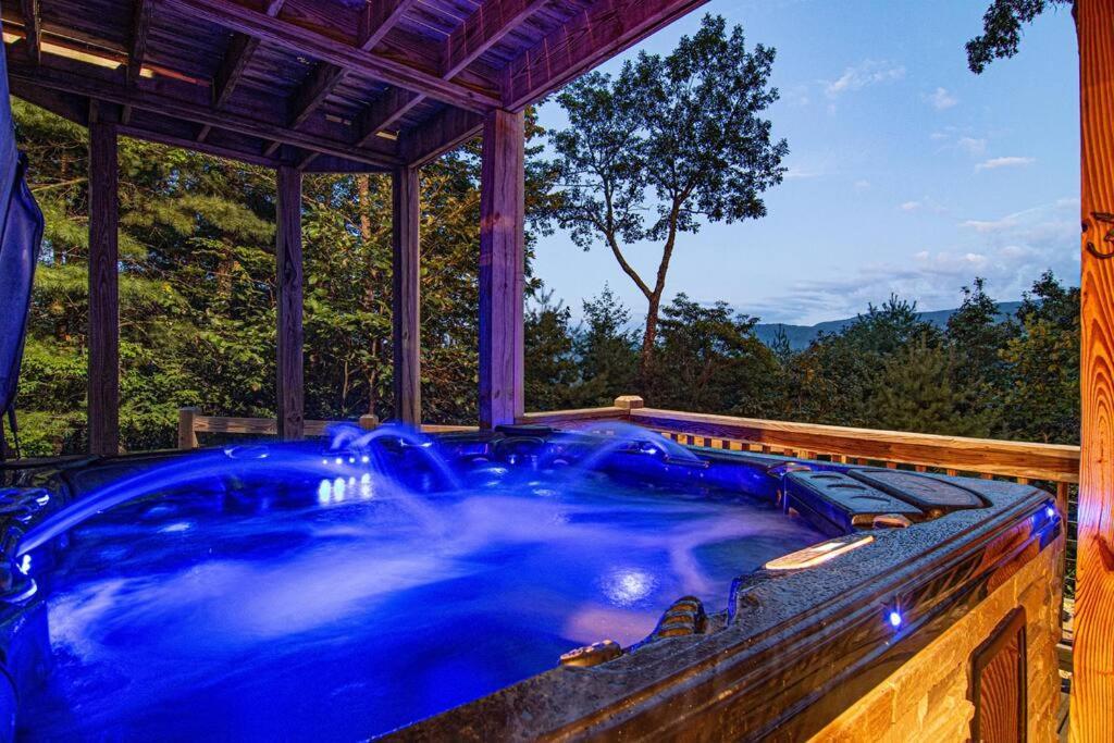 Cherry Log Summit Cabin By Bk Stays - Family Friendly - Playground - Game Room - Jacuzzi - Amazing Mountain Views المظهر الخارجي الصورة