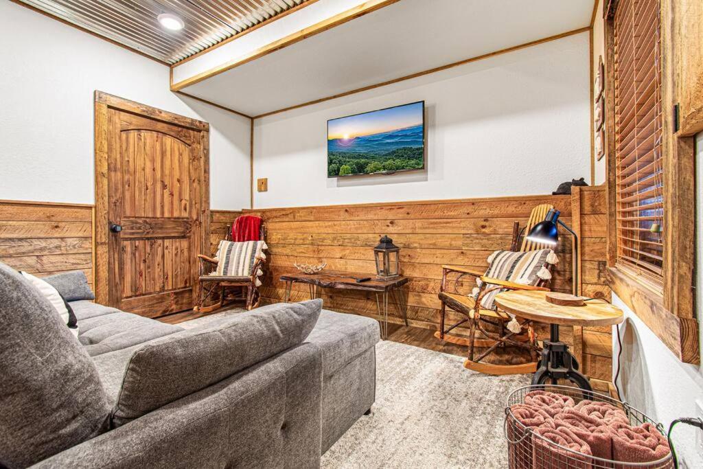 Cherry Log Summit Cabin By Bk Stays - Family Friendly - Playground - Game Room - Jacuzzi - Amazing Mountain Views المظهر الخارجي الصورة
