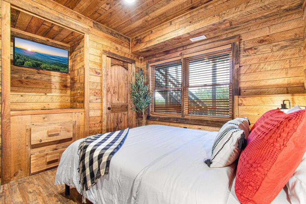 Cherry Log Summit Cabin By Bk Stays - Family Friendly - Playground - Game Room - Jacuzzi - Amazing Mountain Views المظهر الخارجي الصورة