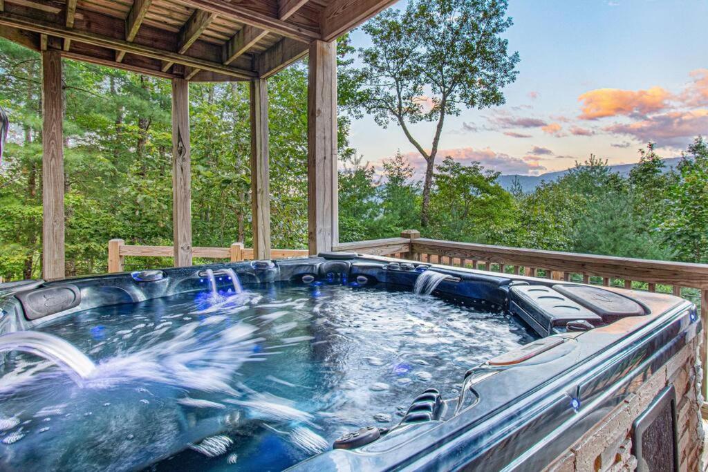 Cherry Log Summit Cabin By Bk Stays - Family Friendly - Playground - Game Room - Jacuzzi - Amazing Mountain Views المظهر الخارجي الصورة