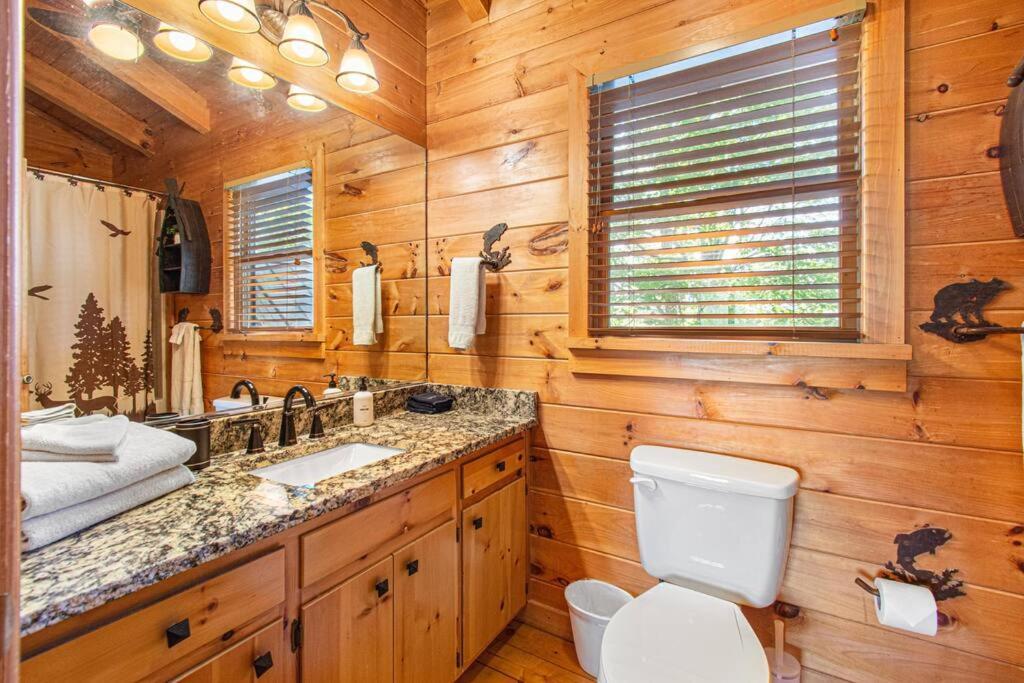 Cherry Log Summit Cabin By Bk Stays - Family Friendly - Playground - Game Room - Jacuzzi - Amazing Mountain Views المظهر الخارجي الصورة
