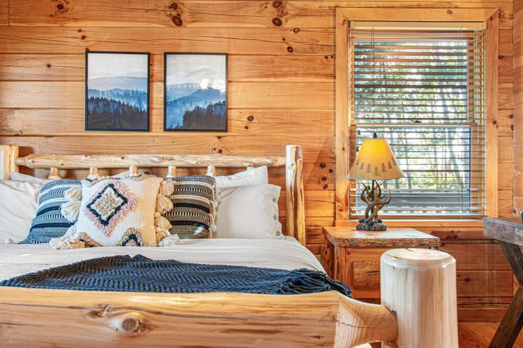 Cherry Log Summit Cabin By Bk Stays - Family Friendly - Playground - Game Room - Jacuzzi - Amazing Mountain Views المظهر الخارجي الصورة