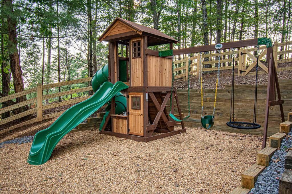 Cherry Log Summit Cabin By Bk Stays - Family Friendly - Playground - Game Room - Jacuzzi - Amazing Mountain Views المظهر الخارجي الصورة