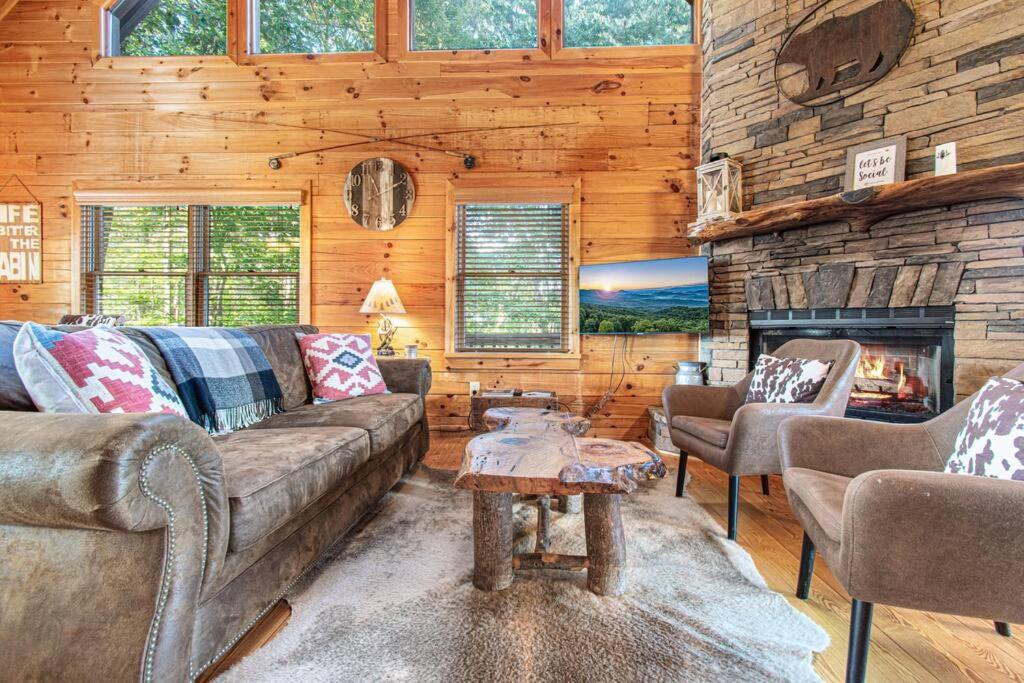 Cherry Log Summit Cabin By Bk Stays - Family Friendly - Playground - Game Room - Jacuzzi - Amazing Mountain Views المظهر الخارجي الصورة