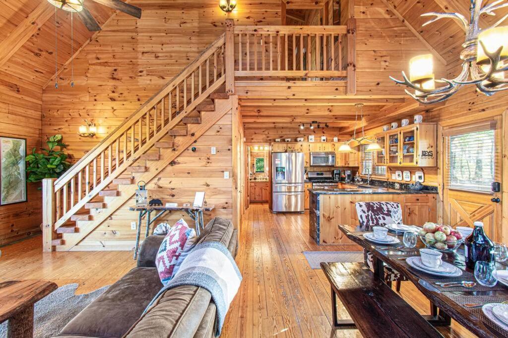 Cherry Log Summit Cabin By Bk Stays - Family Friendly - Playground - Game Room - Jacuzzi - Amazing Mountain Views المظهر الخارجي الصورة