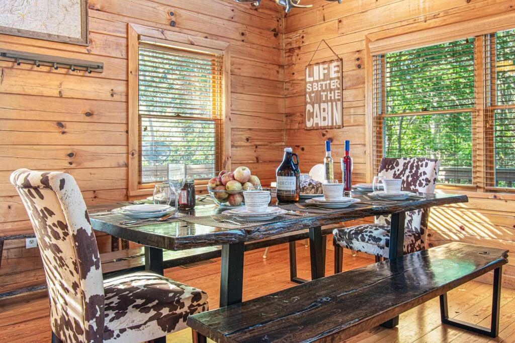 Cherry Log Summit Cabin By Bk Stays - Family Friendly - Playground - Game Room - Jacuzzi - Amazing Mountain Views المظهر الخارجي الصورة