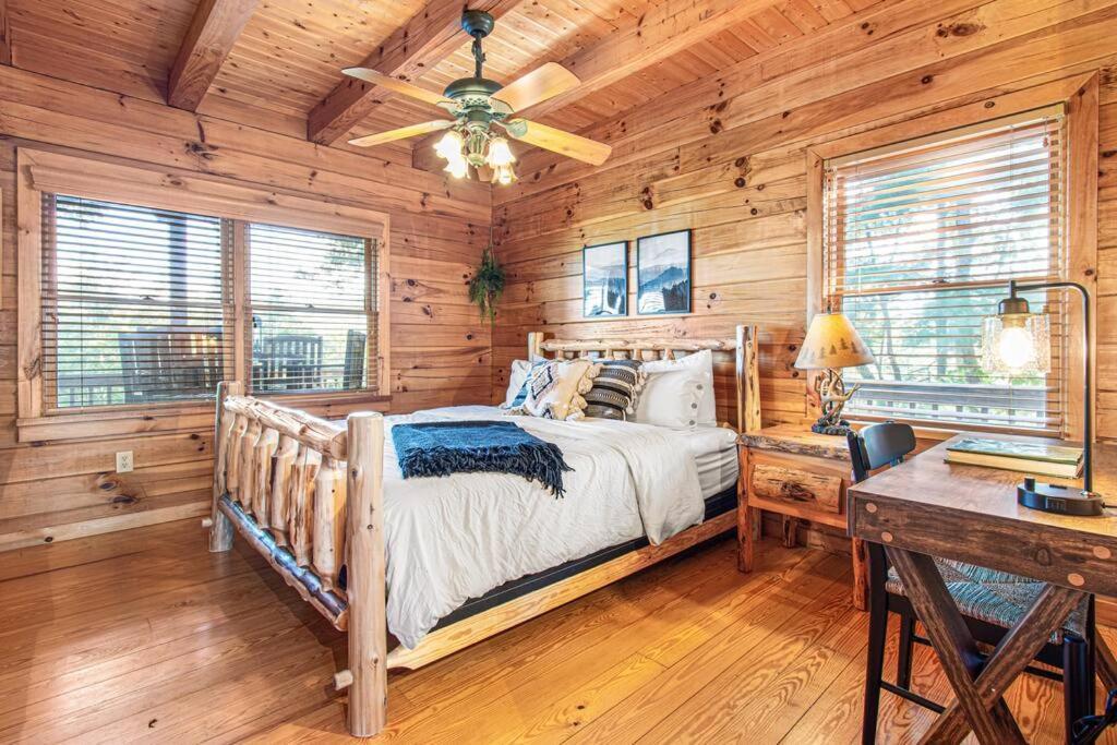Cherry Log Summit Cabin By Bk Stays - Family Friendly - Playground - Game Room - Jacuzzi - Amazing Mountain Views المظهر الخارجي الصورة